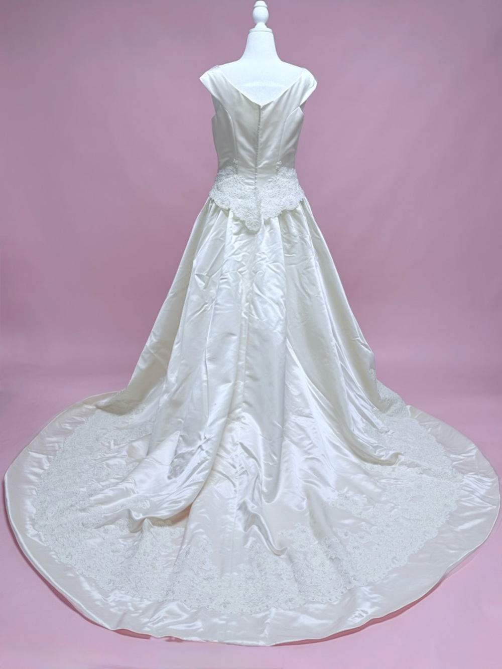 Vintage Ivory Satin Lace-Trim A-Line Wedding Gown - Picture 2 of 14